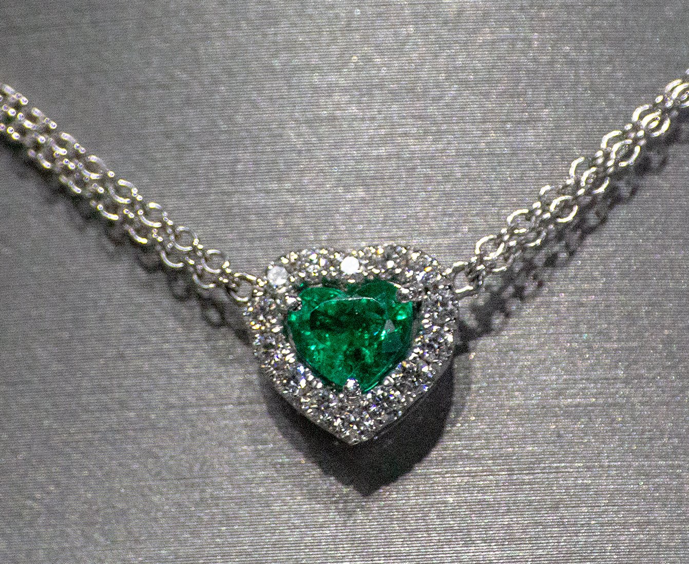 White Gold Necklace with Heart-Shaped Emerald Charm. SKU DDi-1-10165/590-10031 - Image 3