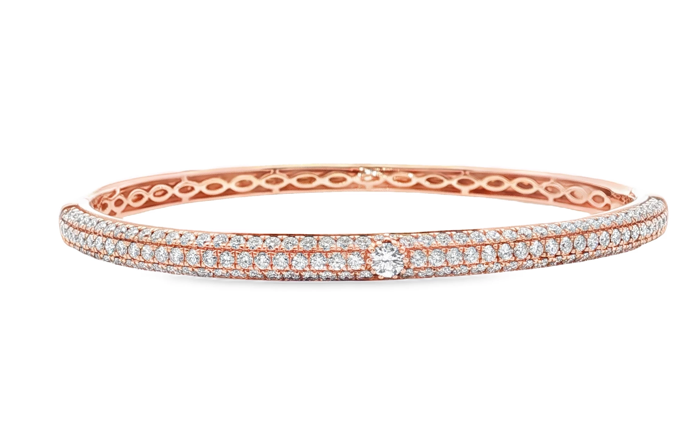 Elegant 18kt Rose Gold Bangle with Round Brilliant Cut Diamond Pavé. SKU DDI-300-10026