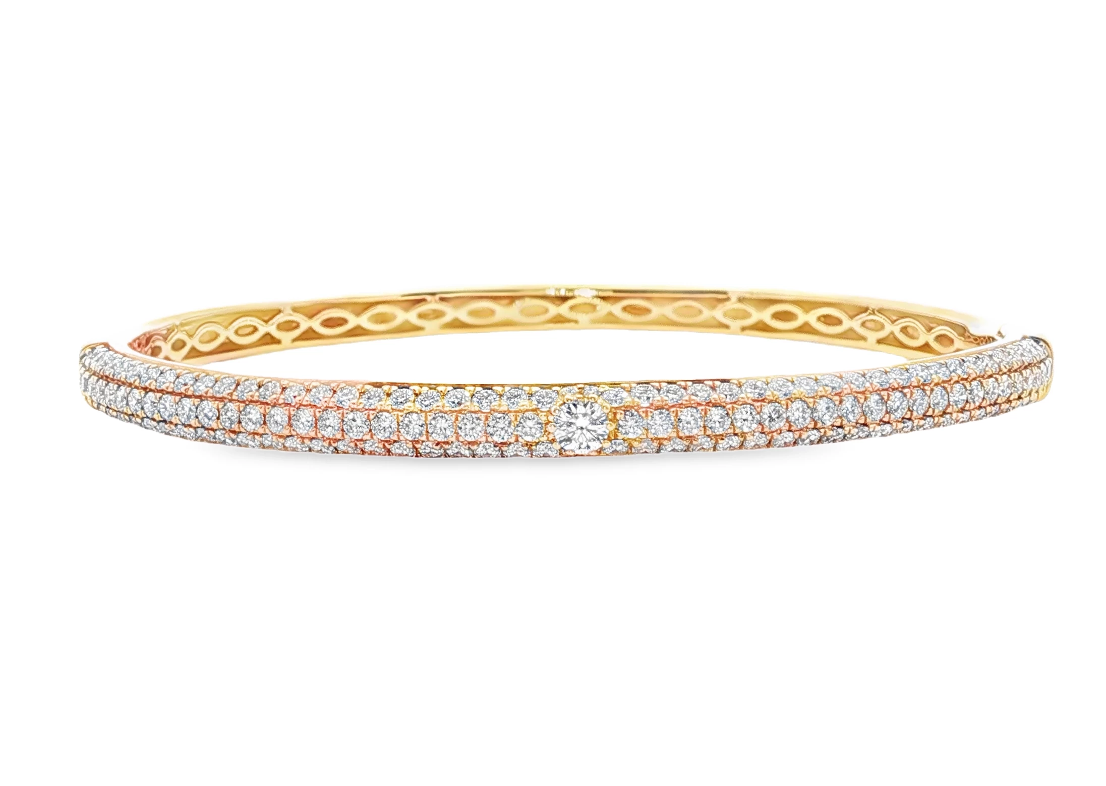 Diamond-Adorned 18 kt Yellow Gold Bangle Bracelet. SKU DDI-300-10027