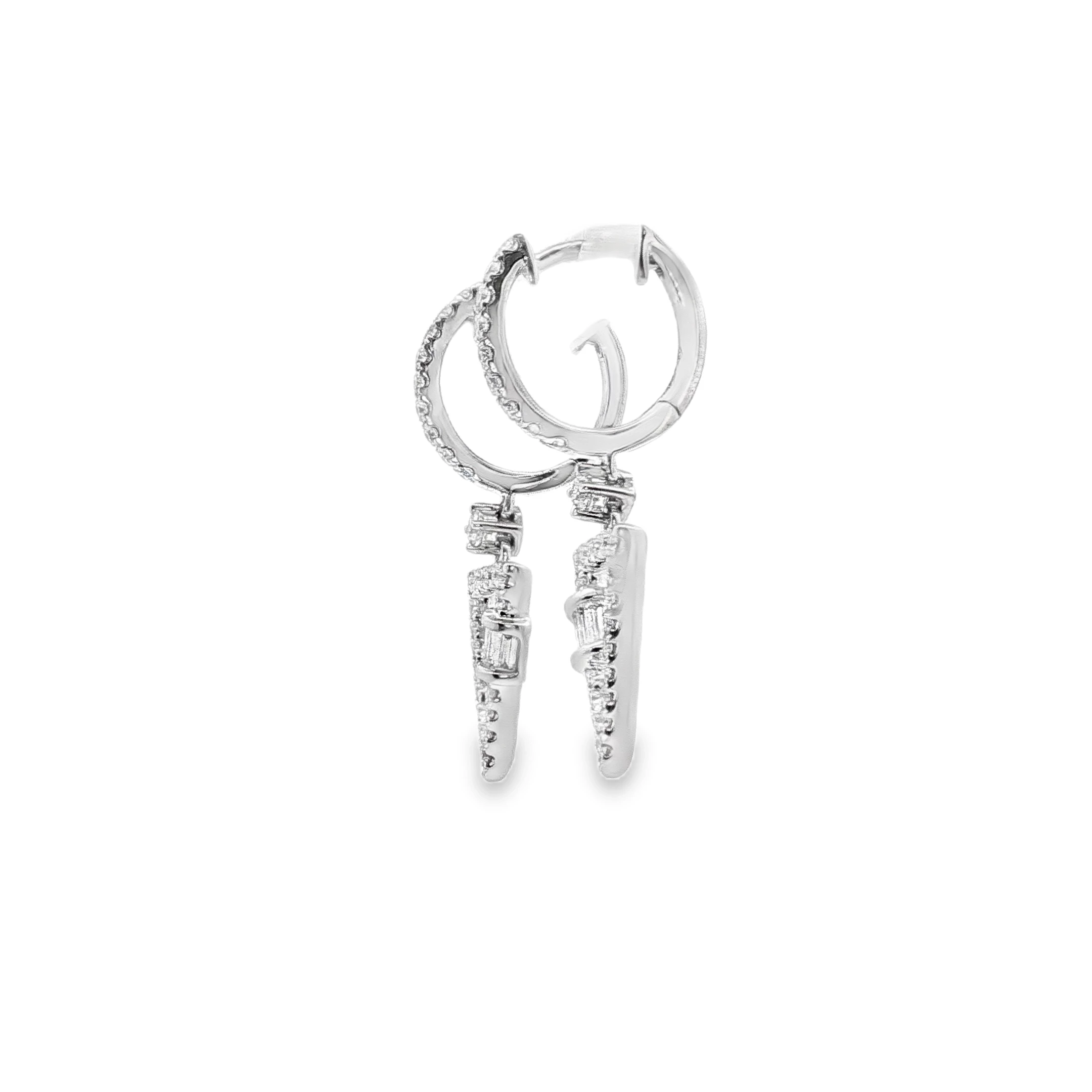 18kt White Gold Dangle Earrings with Diamonds