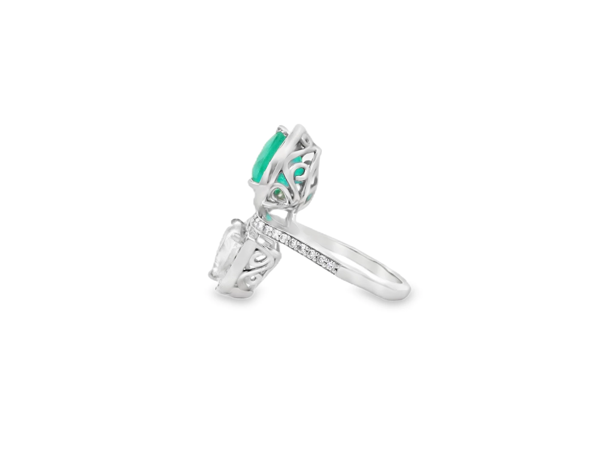 White Gold Ring with Emerald Heart and Trillion Diamond
